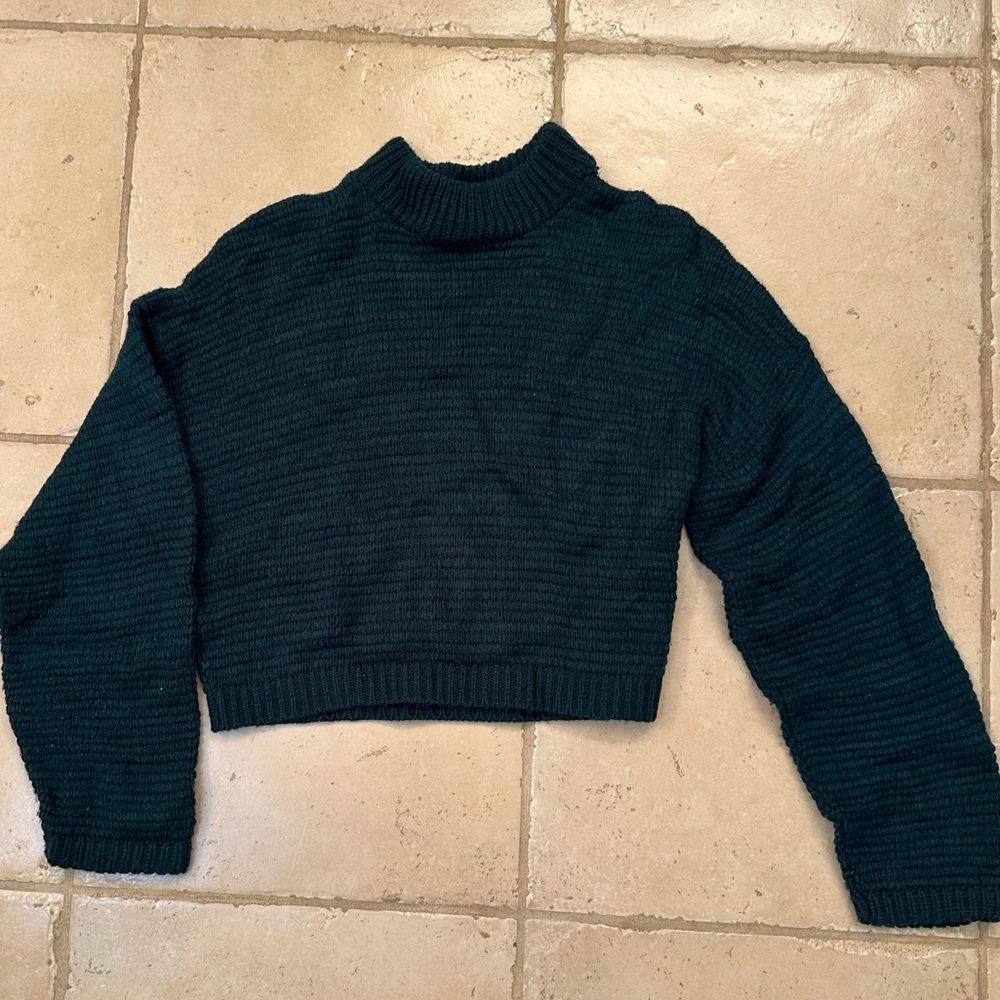 Cropped green sweater